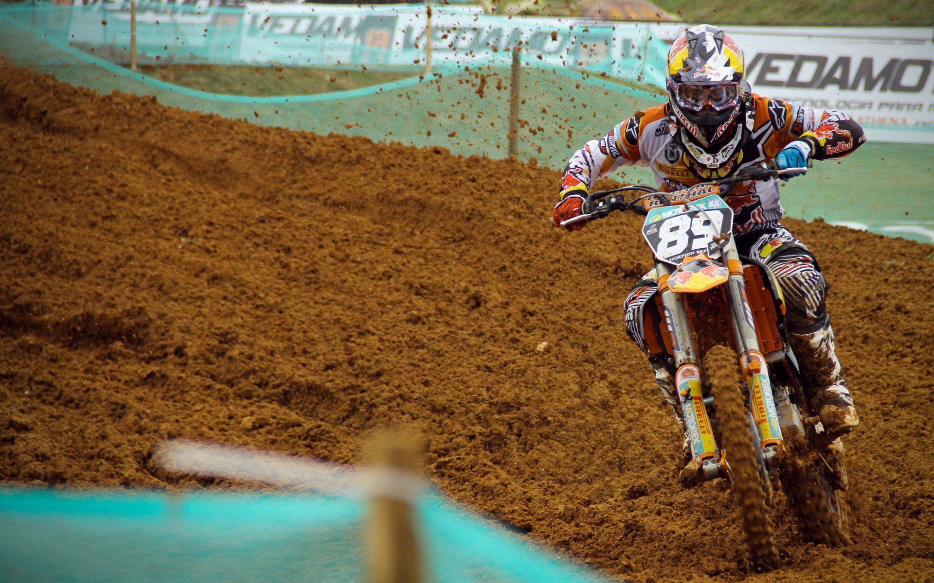 龙狮舞表演结合竞技，传统运动新创新